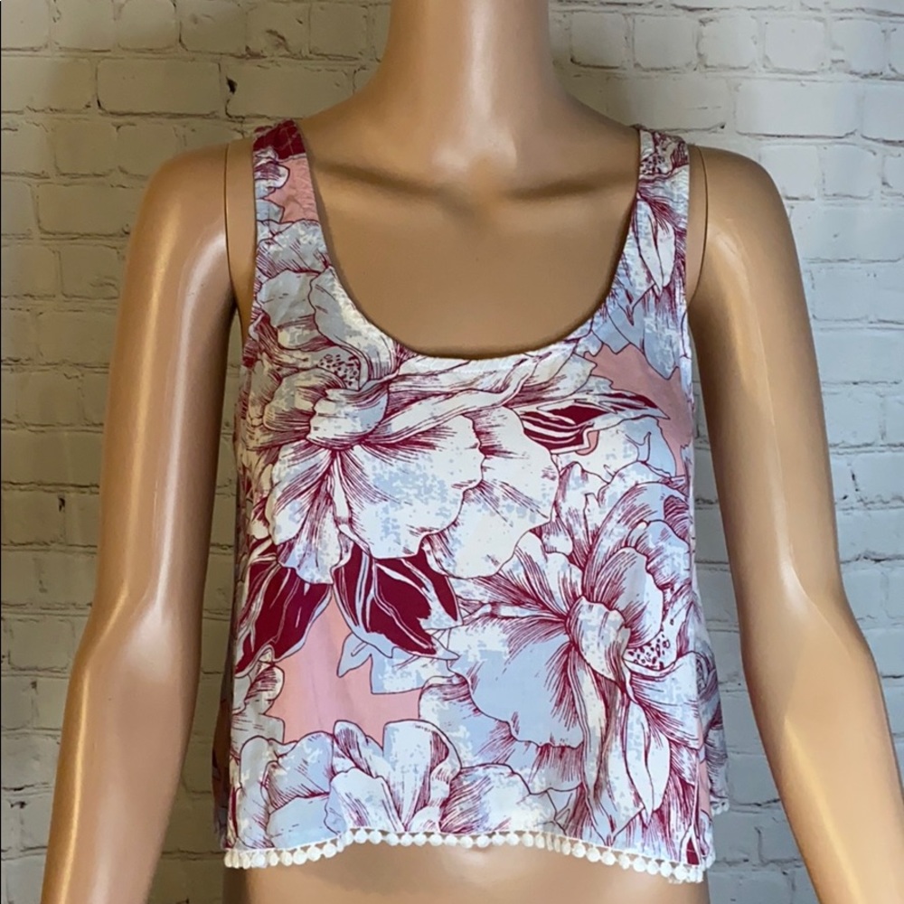 Mudd floral crop top with crochet borders size small